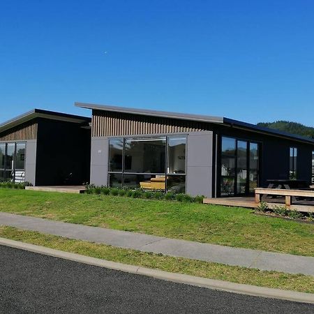 Purangi Beachhouse - 2 Bedroom Cooks Beach エクステリア 写真