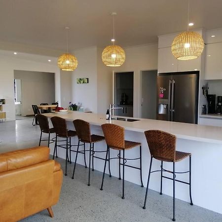 Purangi Beachhouse - 2 Bedroom Cooks Beach エクステリア 写真