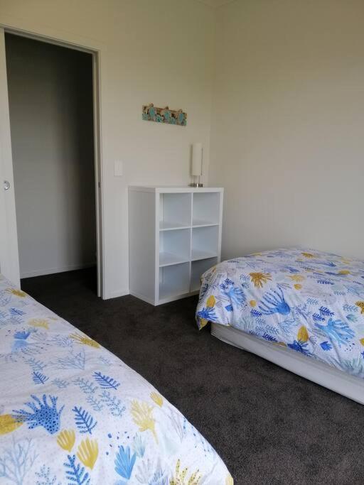Purangi Beachhouse - 2 Bedroom Cooks Beach エクステリア 写真