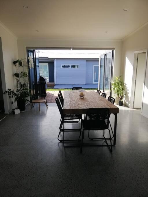 Purangi Beachhouse - 2 Bedroom Cooks Beach エクステリア 写真