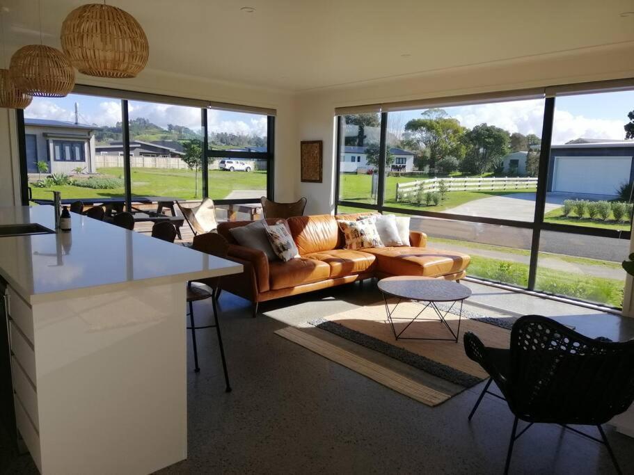 Purangi Beachhouse - 2 Bedroom Cooks Beach エクステリア 写真
